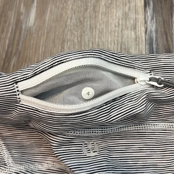 Lululemon Shorts - Size 4 - Picture 7 of 12